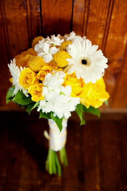 yellow and white wedding bouquet